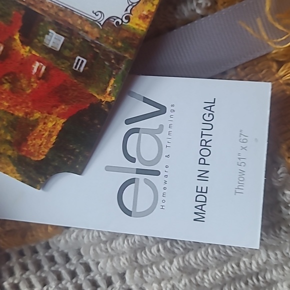 Fringe Throw - Picture 2 of 4